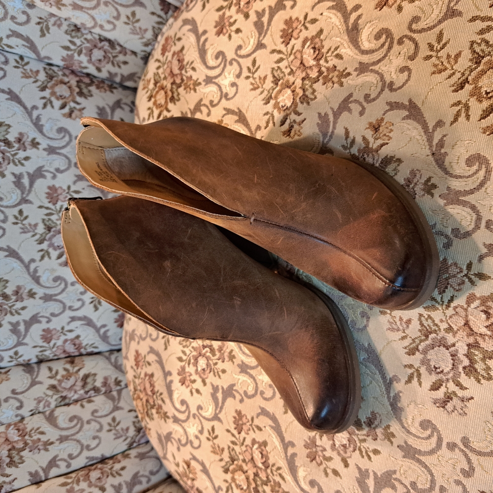 Korks Distressed Leather Brown Ankle Boots Size 6M